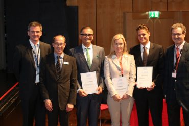 Priv.-Doz. Dr. Martin Dirisamer von Smile Eyes Linz (Foto 2. v. r.) erhielt den „HOYA – Forschungspreis“ für seine Arbeit