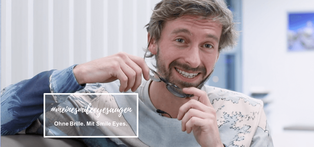 Schauspieler Ben Blaskovic bereitet sich auf seine Augenlaser-OP in der Smile Eyes Augenklinik München vor
