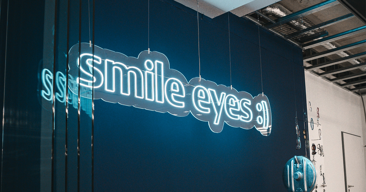 Smile Eyes bietet über 20 Jahre Erfahrung und modernste Technologie