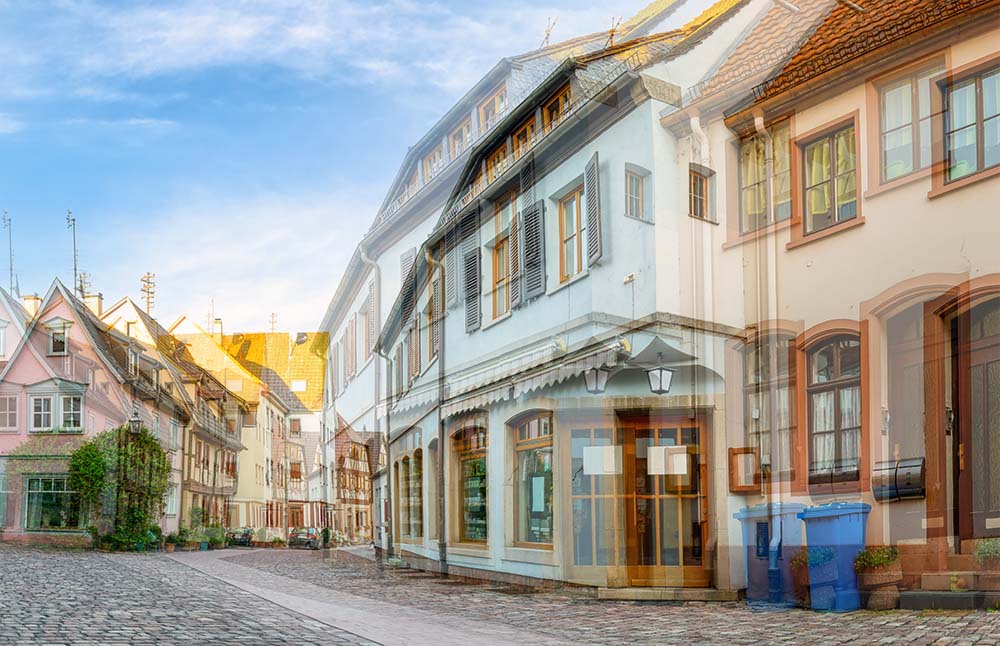 Sehen mit Winkelfehlsichtigkeit - Doppelbild einer Stadt